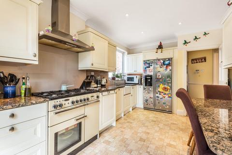 1533 High Road, London, N20 9PP