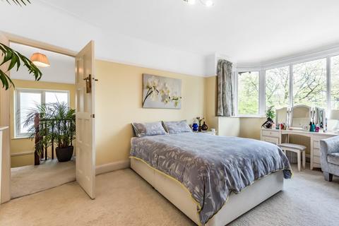 1533 High Road, London, N20 9PP