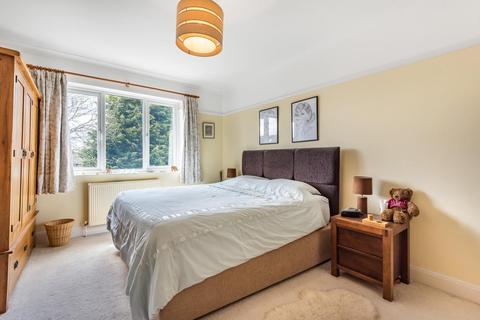 1533 High Road, London, N20 9PP