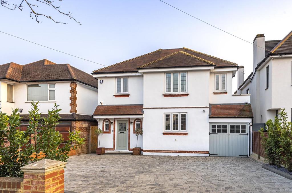 Greenway, Totteridge 4 bed detached house £1,600,000
