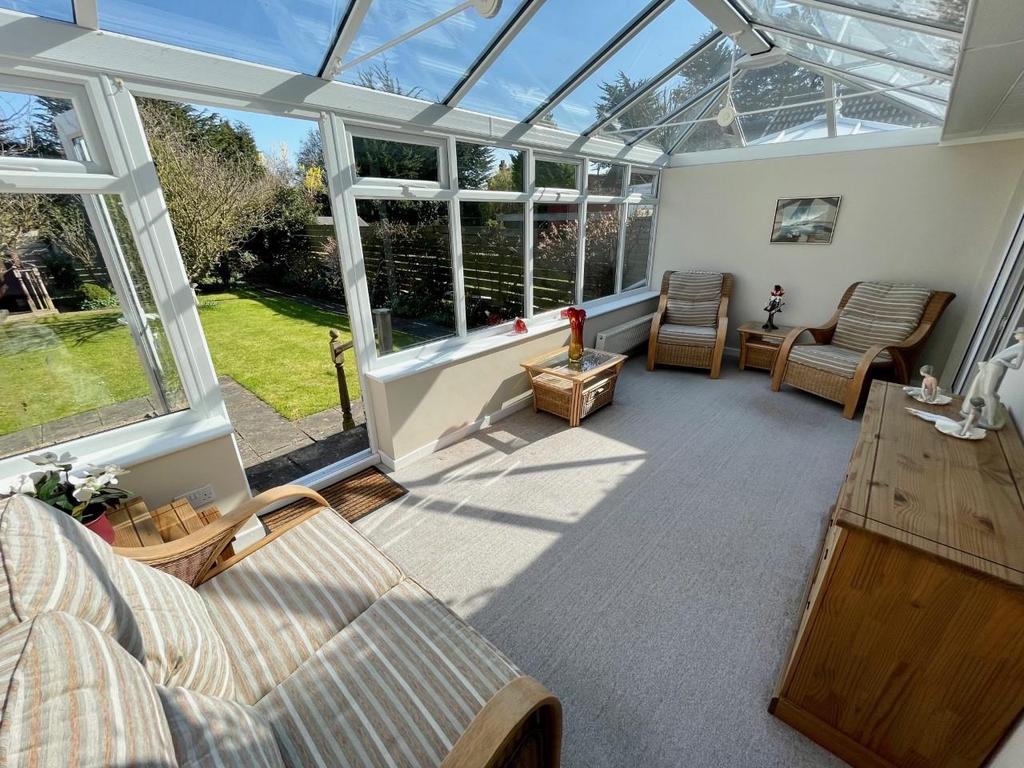 Cedar Drive, Thornton, Middlesbrough 2 bed semidetached bungalow £