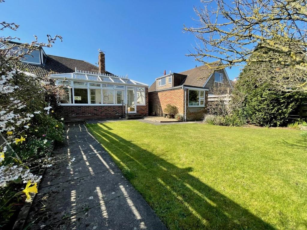 Cedar Drive, Thornton, Middlesbrough 2 bed semidetached bungalow £