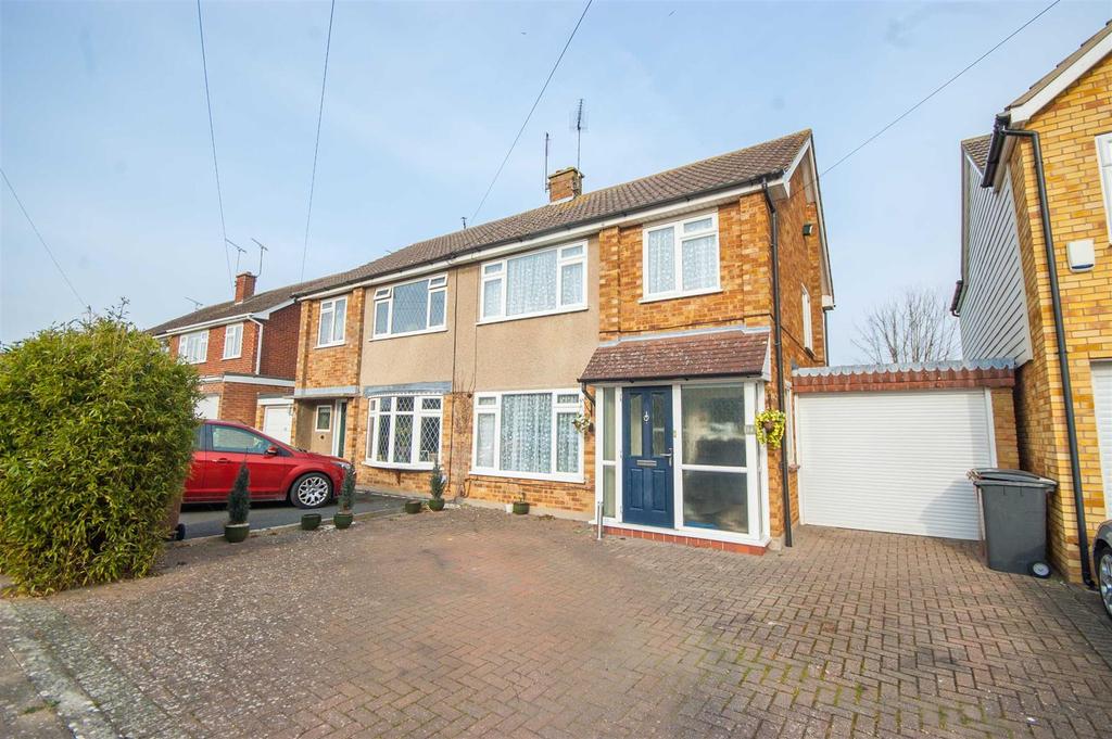 Totnes Walk, Old Springfield, Chelmsford 3 bed semidetached house £