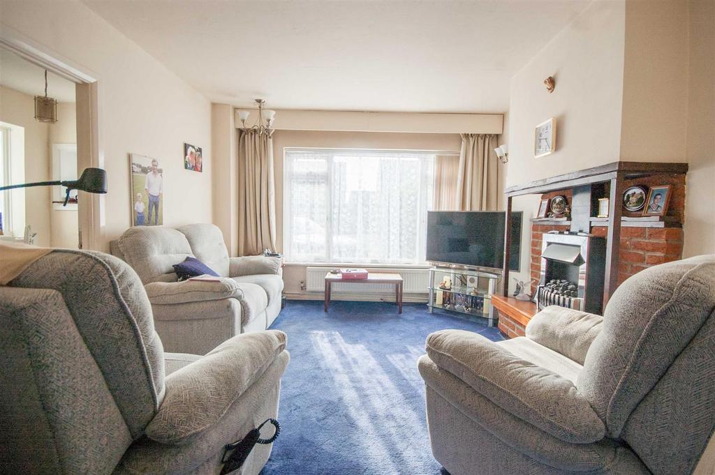 Totnes Walk, Old Springfield, Chelmsford 3 bed semidetached house £420,000