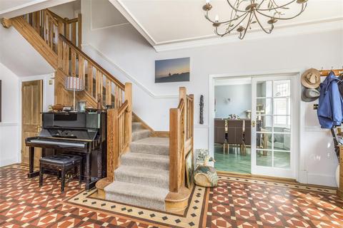5 Grasmere Road, Bournemouth, BH5 1LS