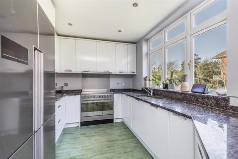 5 Grasmere Road, Bournemouth, BH5 1LS