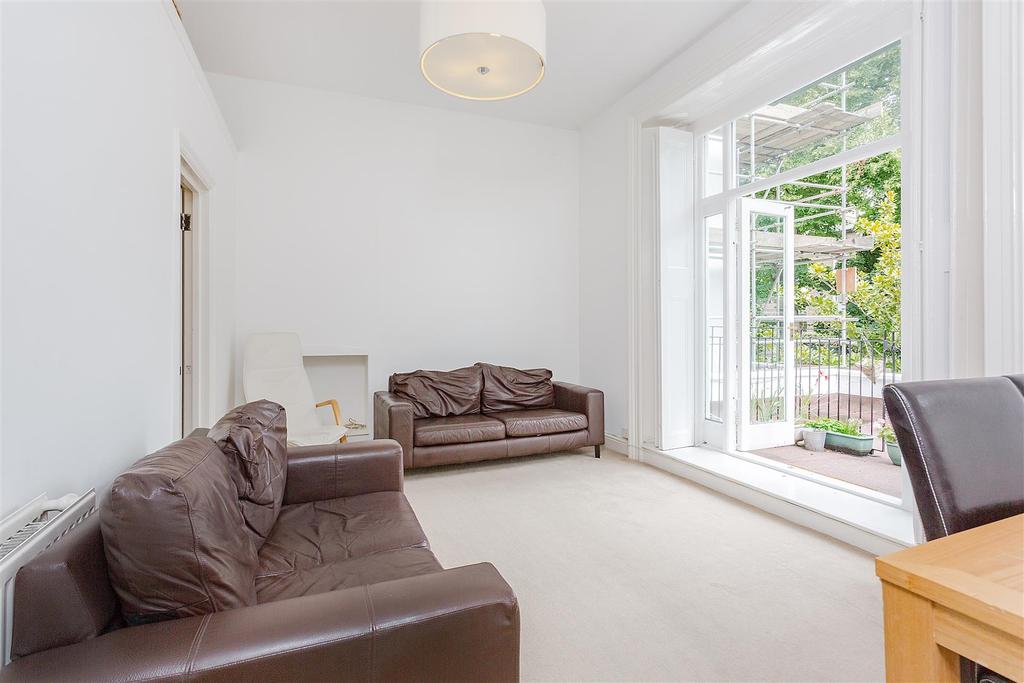 Priory Road, South Hampstead NW6 2 bed flat £2,080 pcm (£480 pw)