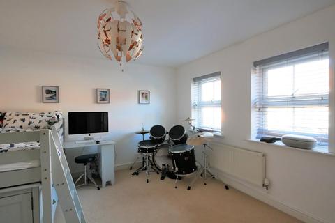 82 Cae Canol, Penarth, CF64 3RL