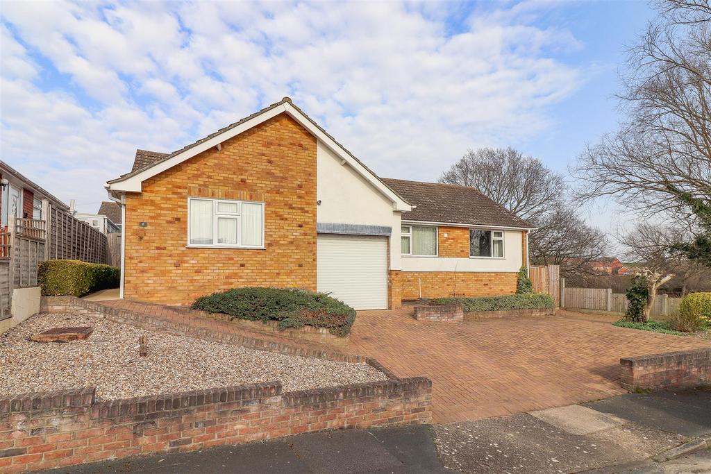 Brett Avenue, Hadleigh, Ipswich 3 bed detached bungalow £425,000