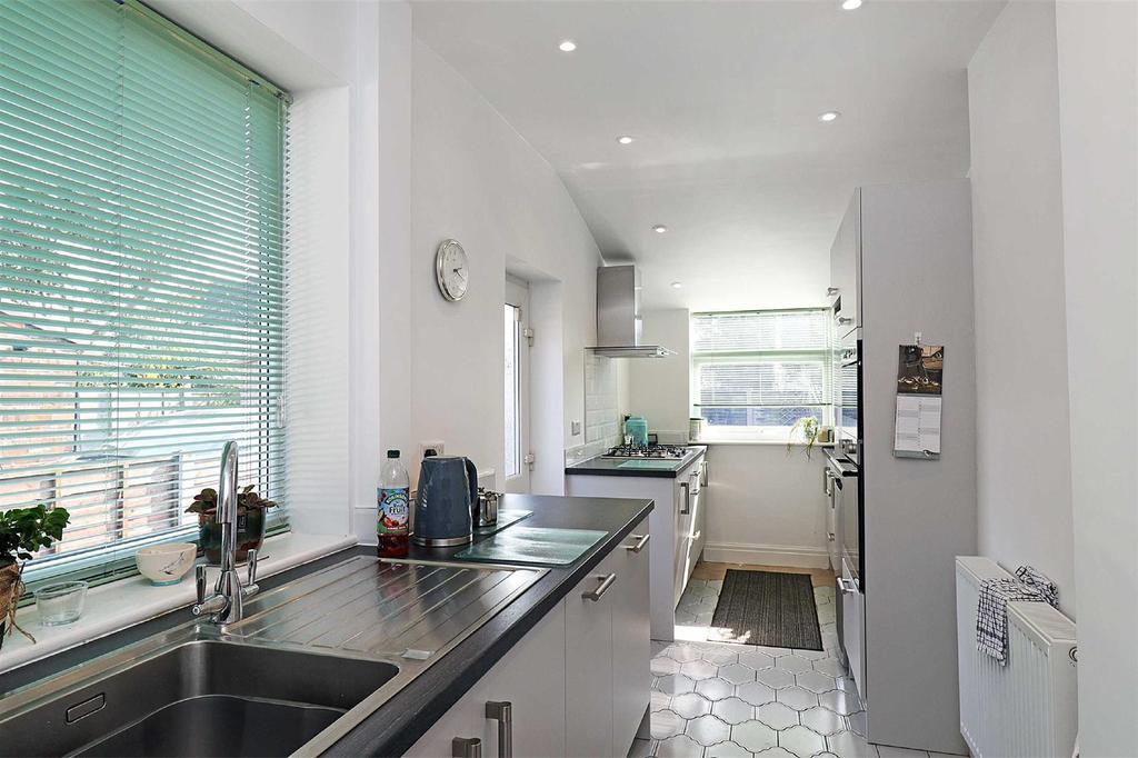 Langham Grove, Timperley 3 bed semidetached house £375,000