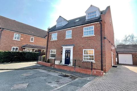 5 bedroom detached house for sale - Ladymead Close, West Hunsbury, Northampton, NN4