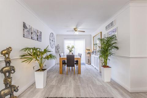 23 Brookhurst Road, Addlestone, KT15 1LP