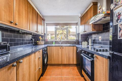 23 Brookhurst Road, Addlestone, KT15 1LP