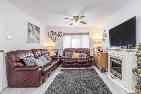 23 Brookhurst Road, Addlestone, KT15 1LP