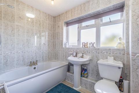23 Brookhurst Road, Addlestone, KT15 1LP