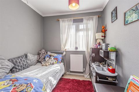23 Brookhurst Road, Addlestone, KT15 1LP