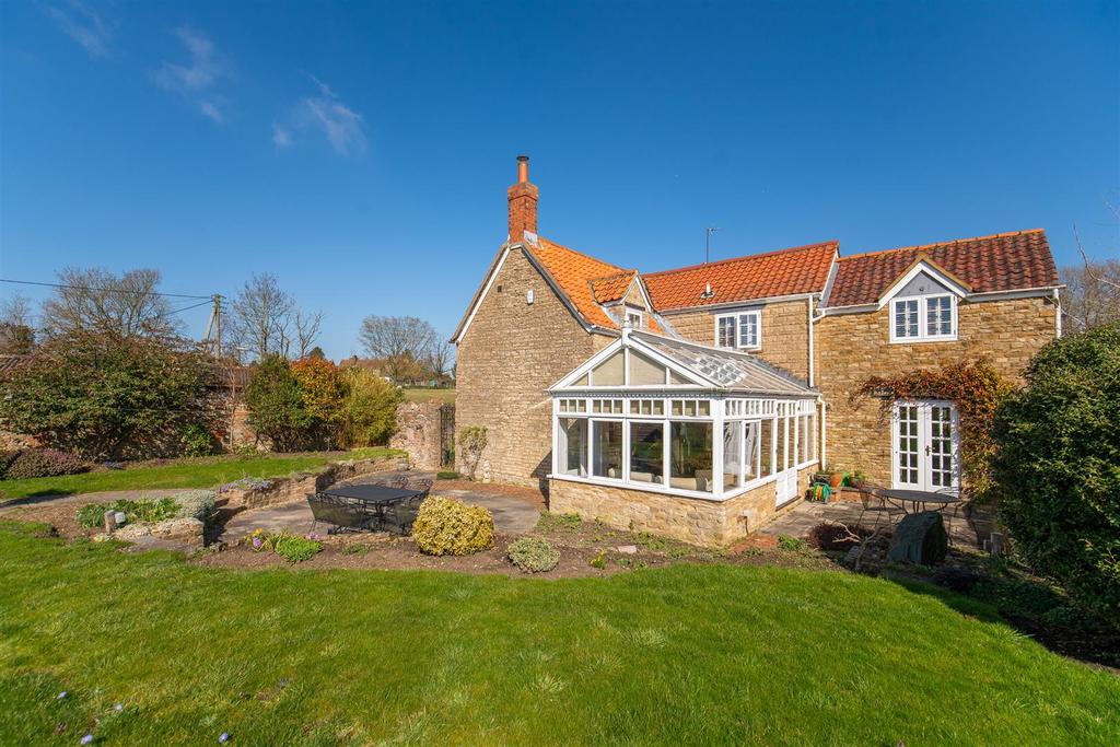 Chase Park Road, Yardley Hastings 4 bed house £795,000