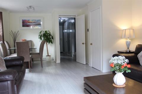 28 Aveling Close, Purley, CR8 4DW