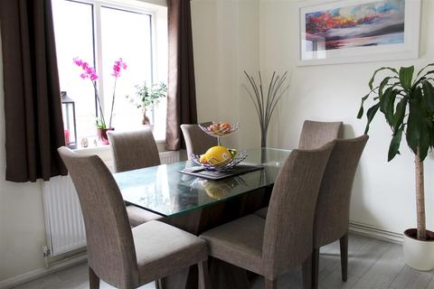 28 Aveling Close, Purley, CR8 4DW