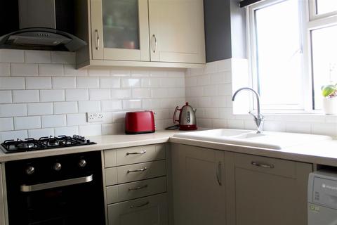 28 Aveling Close, Purley, CR8 4DW
