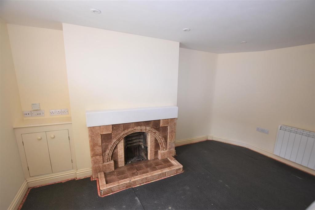 College Street, Camborne 2 bed cottage £190,000