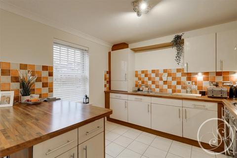21 Chancel Square, Meanwood, Leeds, LS6 4FG