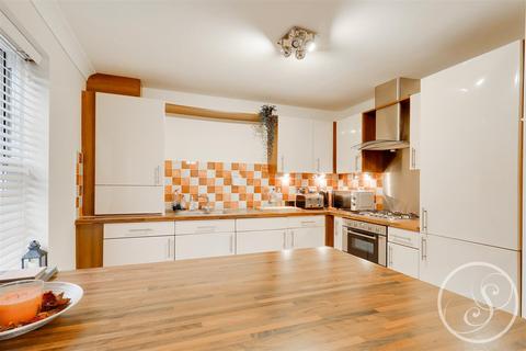 21 Chancel Square, Meanwood, Leeds, LS6 4FG