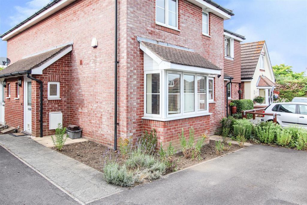 The Pines, Lower St Helens Road, Hedge End 1 bed terraced house for