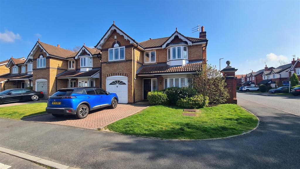 Sandhurst Drive, WILMSLOW 4 bed detached house £2,600 pcm (£600 pw)