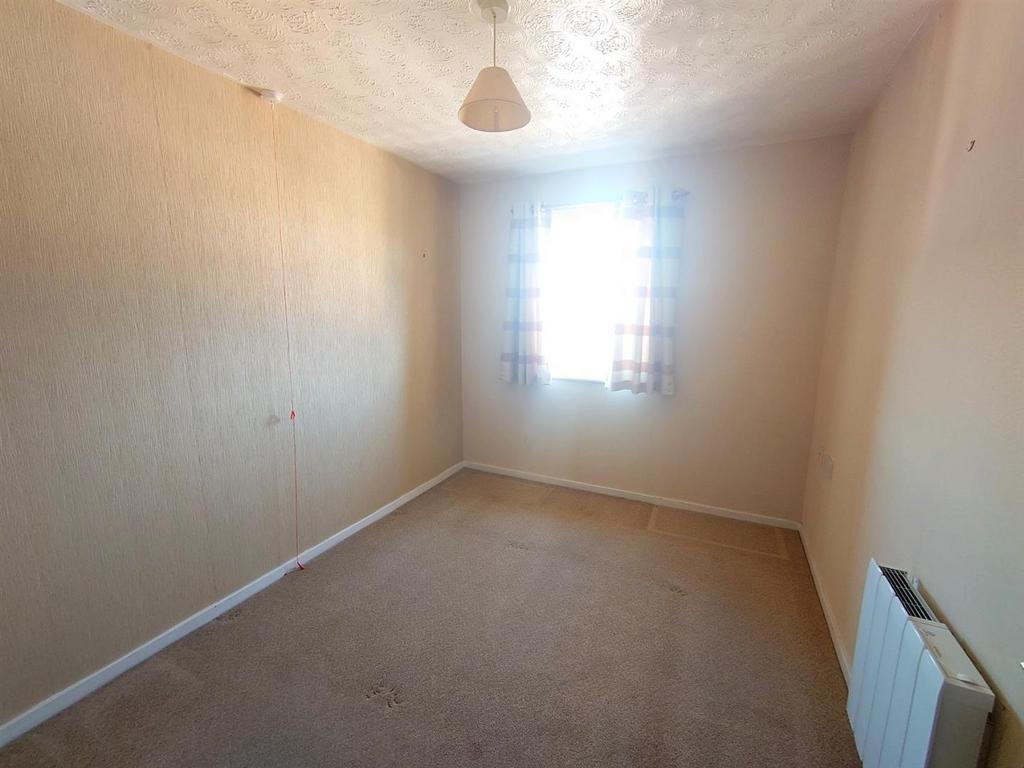 Bedroom 1a.jpg