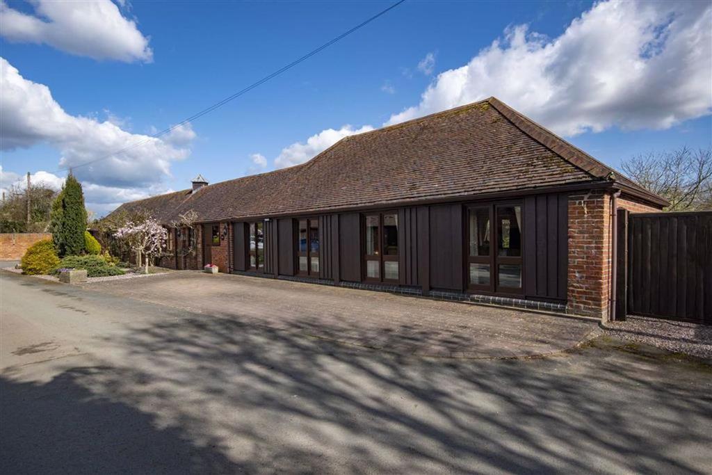 Soulton Road, Wem, SY4 3 bed barn conversion £450,000