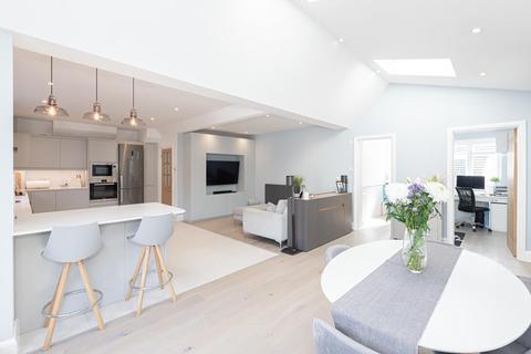 2 Horsley Close, Epsom, KT19 8HB