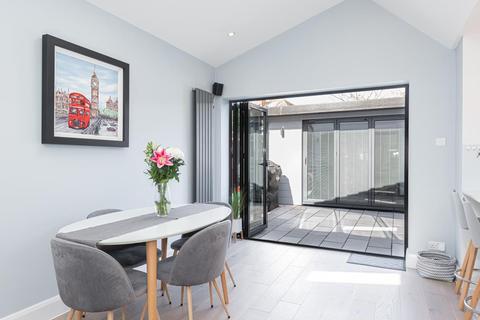 2 Horsley Close, Epsom, KT19 8HB
