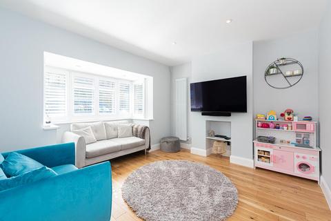 2 Horsley Close, Epsom, KT19 8HB
