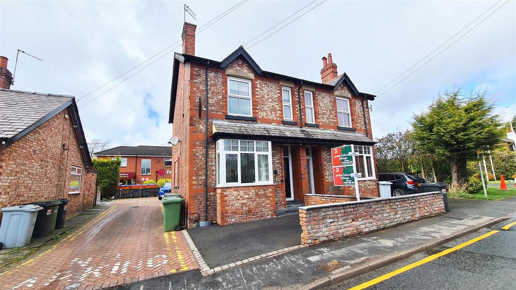 Hawthorn Street, Wilmslow 2 bed duplex £1,050 pcm (£242 pw)