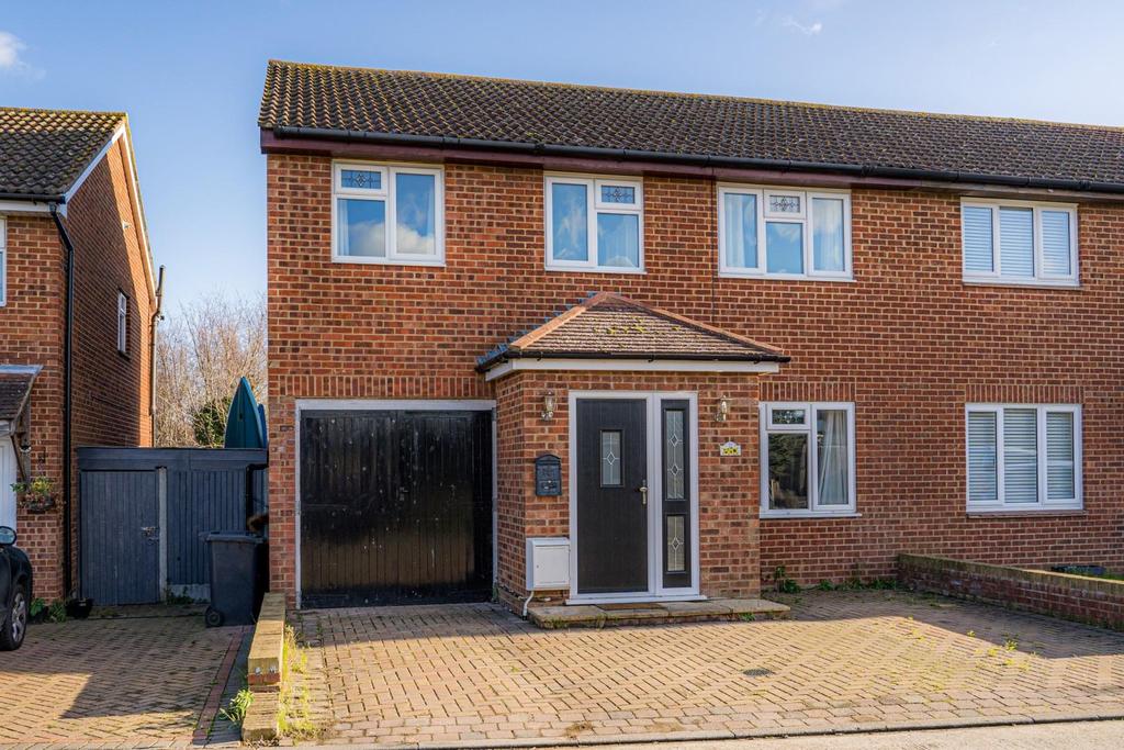 Barley Close, Herne Bay 4 bed semidetached house £390,000