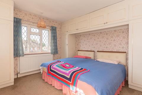 59 The Spinney, Epsom, KT18 5QX