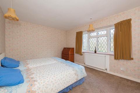 59 The Spinney, Epsom, KT18 5QX