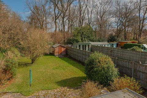 59 The Spinney, Epsom, KT18 5QX