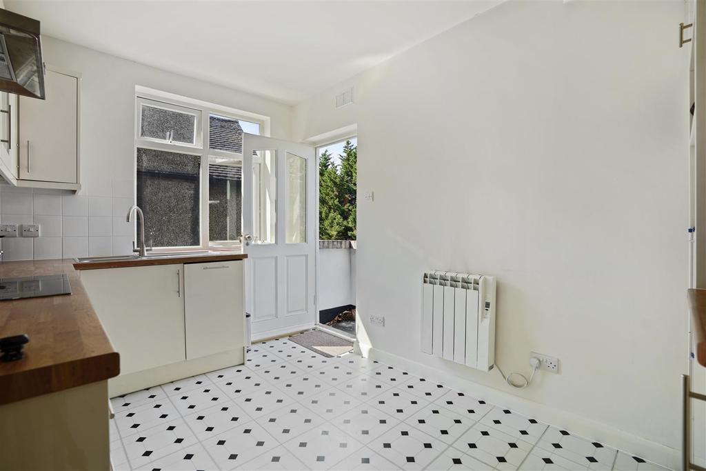 Thornton Avenue, London W4 2 bed flat £550,000