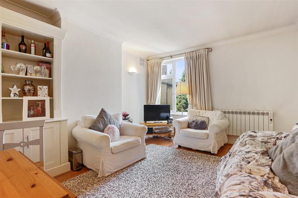 Thornton Avenue, London W4 2 bed flat £550,000