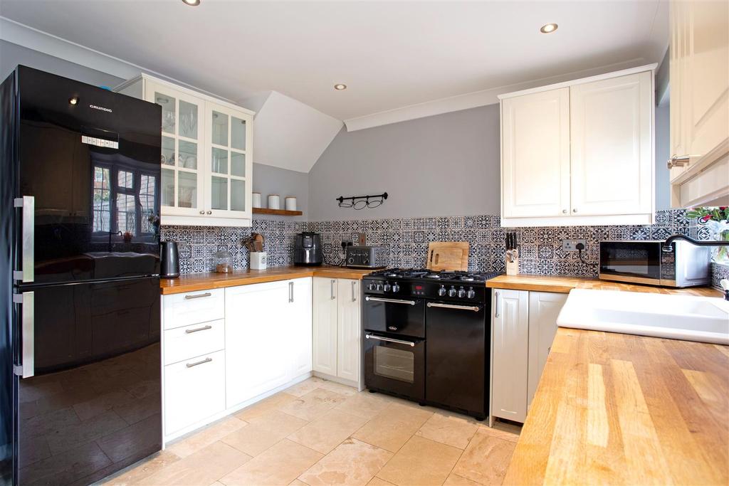 Kitche with Cooker.jpg