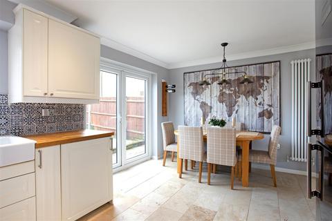 15 Burges Close, Dunstable, LU6 3EU