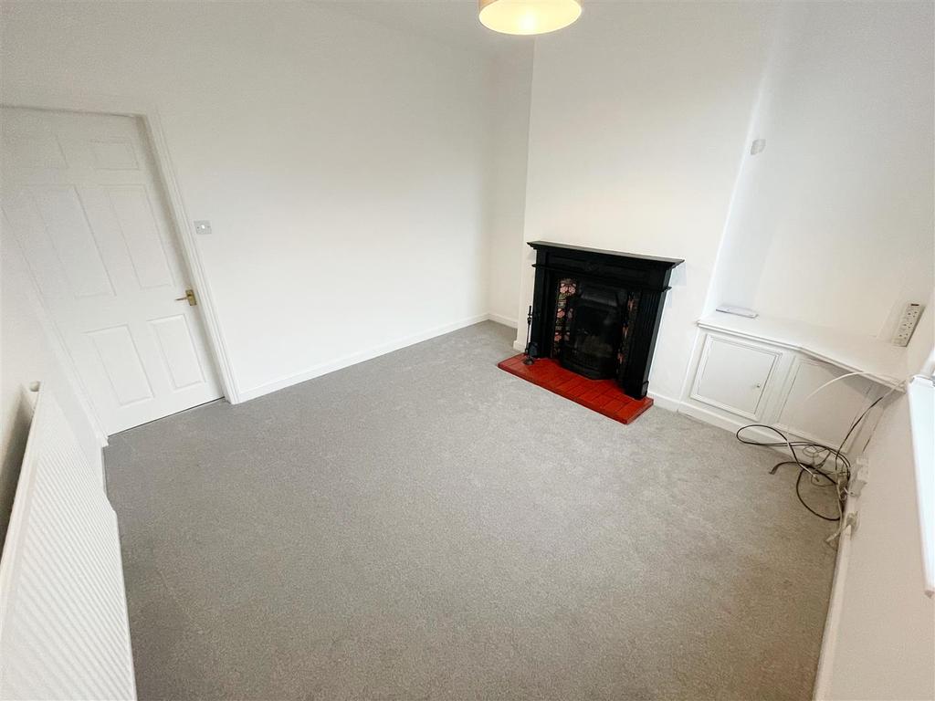 Ladysmith Road, Didsbury 2 bed terraced house £1,100 pcm (£254 pw)