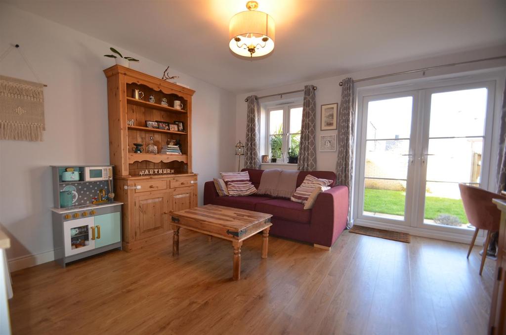 Ivel Road, Shefford 2 bed semidetached house £300,000