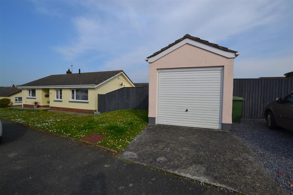 Gainer Way, Jameston, Tenby 3 bed detached bungalow £285,000