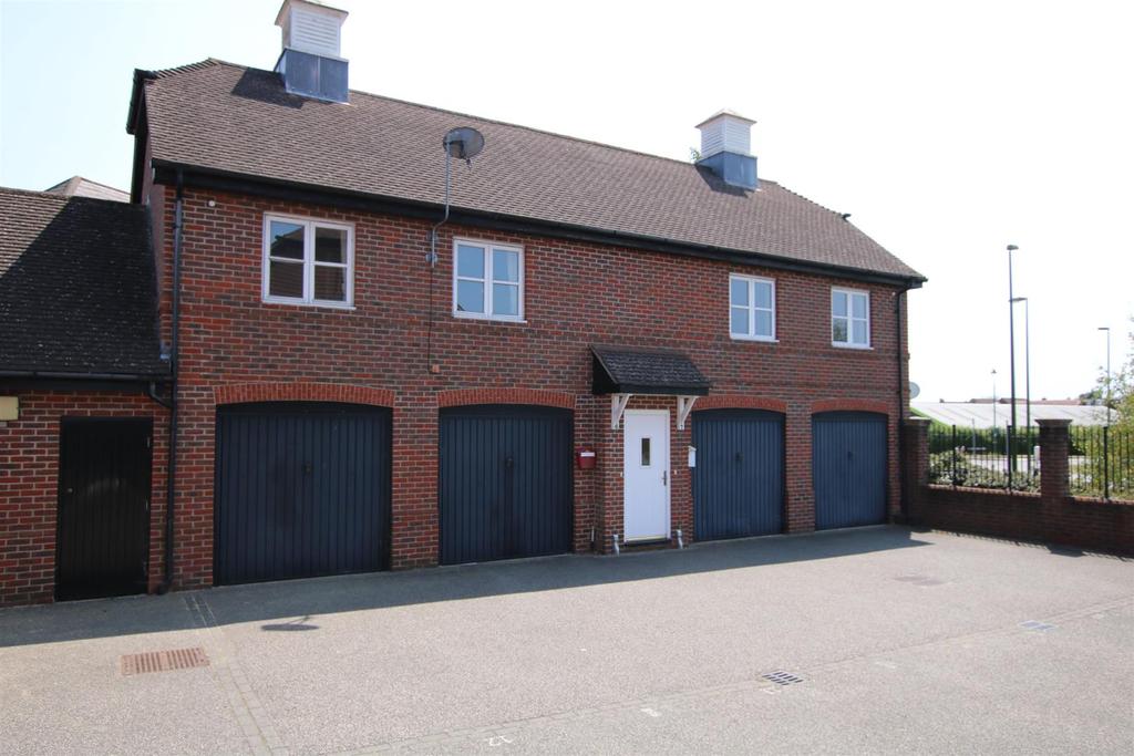 Holders Close, Billingshurst 1 bed £750 pcm (£173 pw)