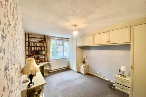 19 Manor Road, Northampton, NN2 6QJ