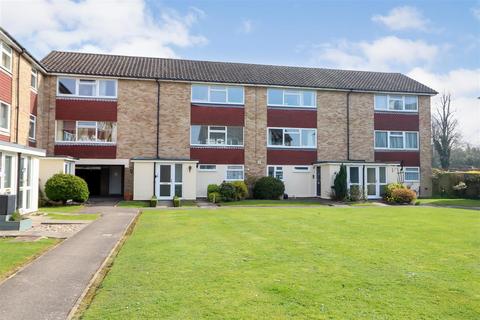 Flat 12, Windsor Court York Close, Horsham, RH13 5PH