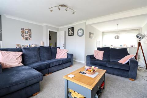 Flat 12, Windsor Court York Close, Horsham, RH13 5PH
